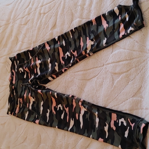 NWT Girl's Old Navy Go-Dry leggings XL (14-16) - Picture 3 of 6